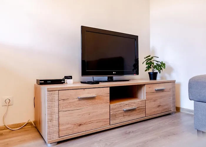 Contact Free With Free Parking *