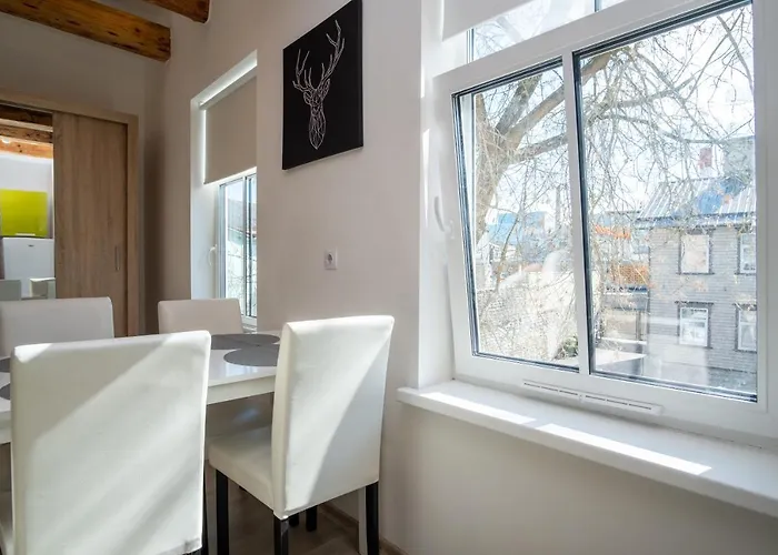 Contact Free With Free Parking