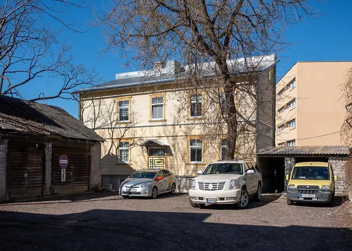 Contact Free With Free Parking Apartment