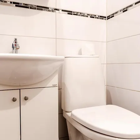 Contact Free With Free Parking *